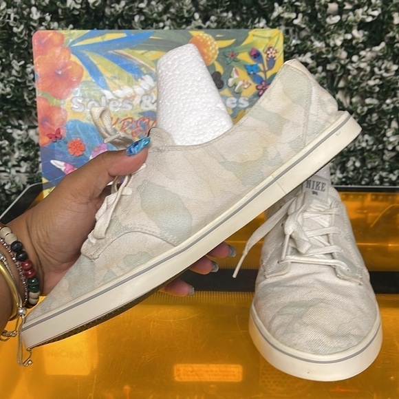 Nike Camo Sneakers - Picture 2 of 6